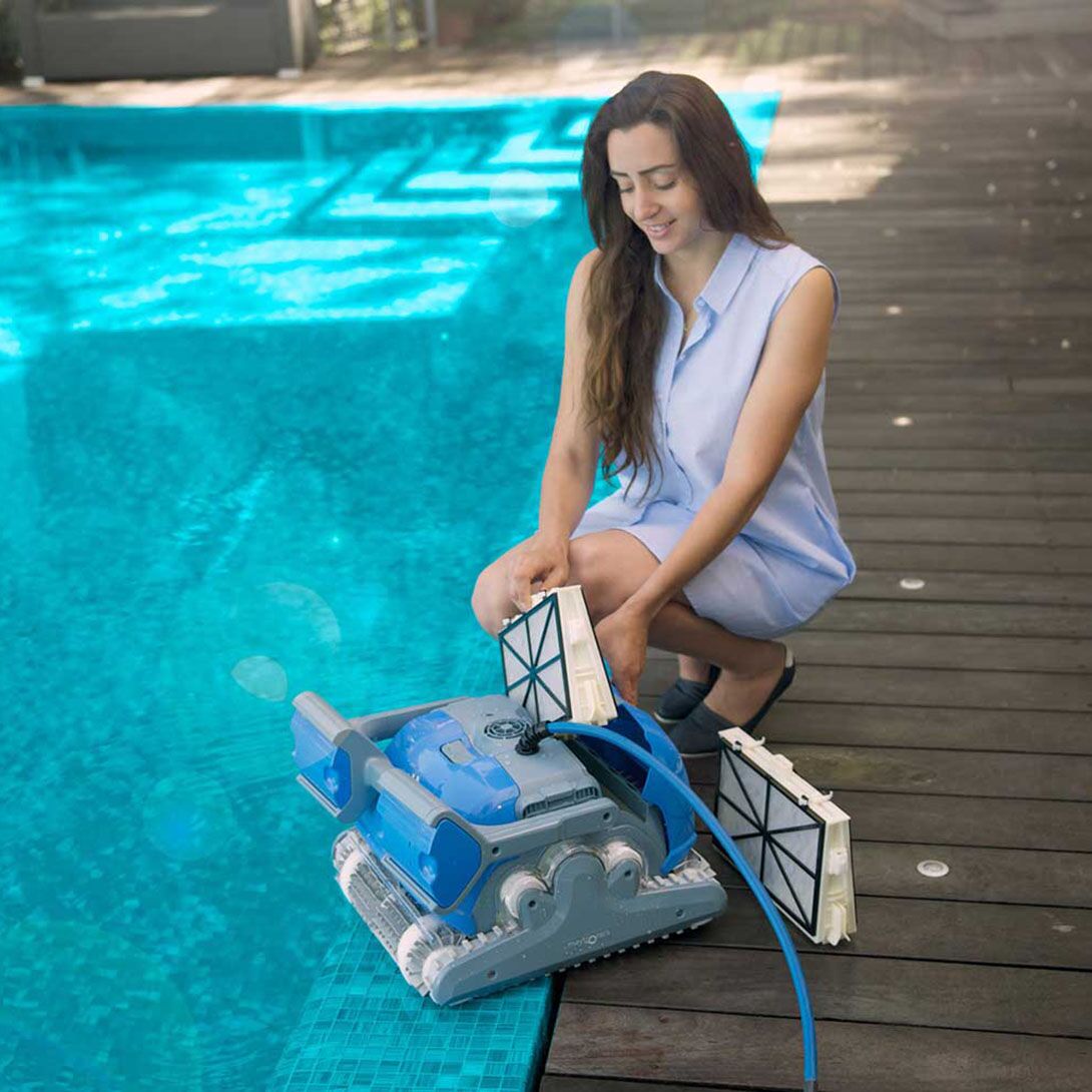 Dolphin M400 Pool Robot
